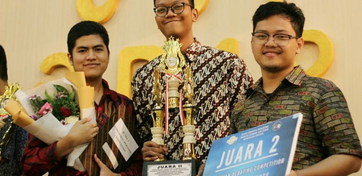 Mahasiswa FMIPA UI Juara 2 Lomba Debat Indonesia FMIPA